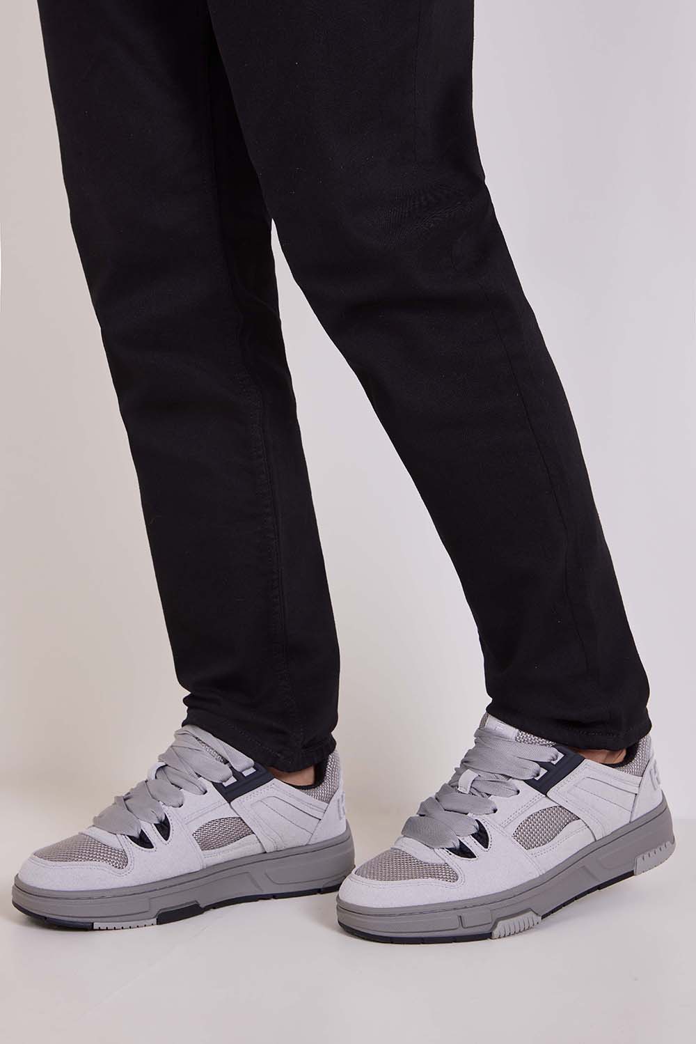 תמונת כל הלוק של סניקרס